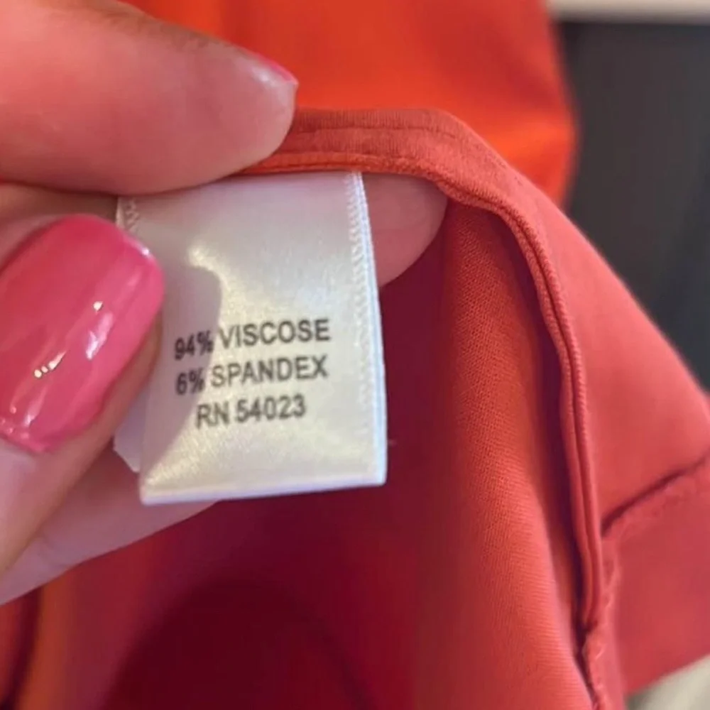 Banana Republic zips up